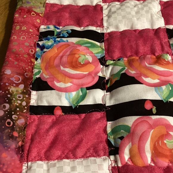 NWT. Hand Crafted Reversible Quilt and Pillow Set - Picture 5 of 7